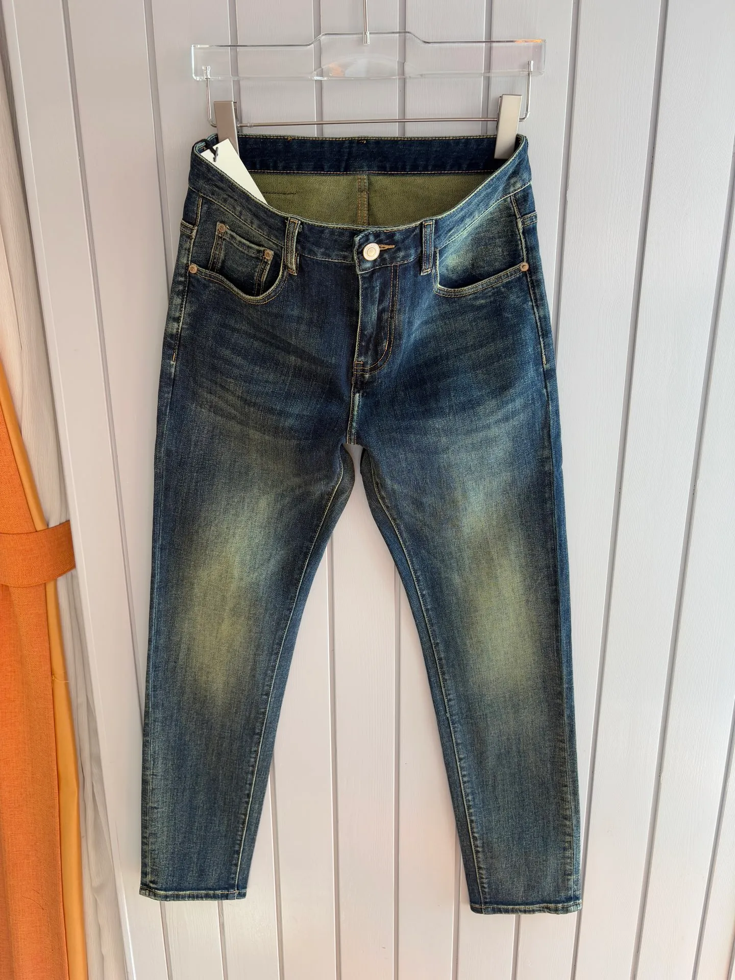 P240 A super stylish pair of jeans, customized original washed denim fabric, unique design, top-notch embroidered letter pattern logo, original hardware accessories decoration, an extremely outstanding pair of jeans, the materials and craftsmanship are extremely luxurious and exquisite, extremely high-grade, handsome and stylish upper body, recommended 👍, 005 code number: 29-38 but not 35; 37